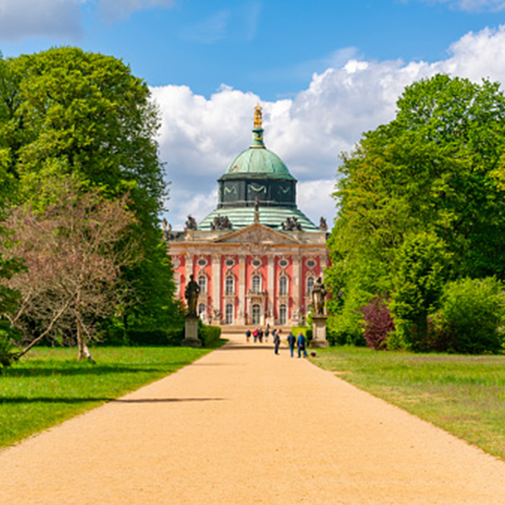 Blick auf das Neue Palais im Park Sanssouci